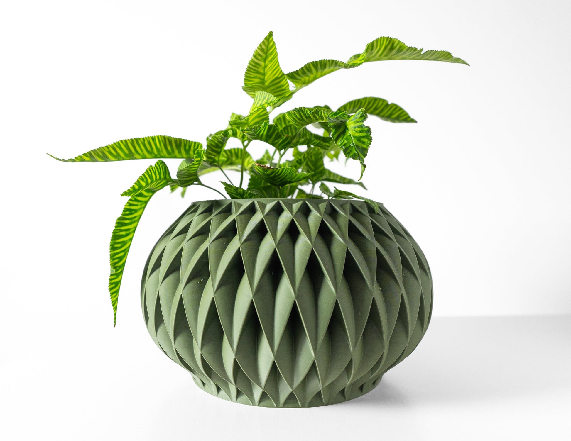 Modern Medium Planter Pot - Stylish Home Decor for Small & Medium Plants, Indoor Gardening Plant Lover Gift - 3D Printed