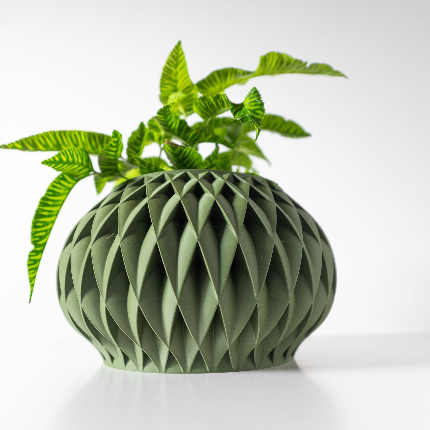 Modern Medium Planter Pot - Stylish Home Decor for Small & Medium Plants, Indoor Gardening Plant Lover Gift - 3D Printed